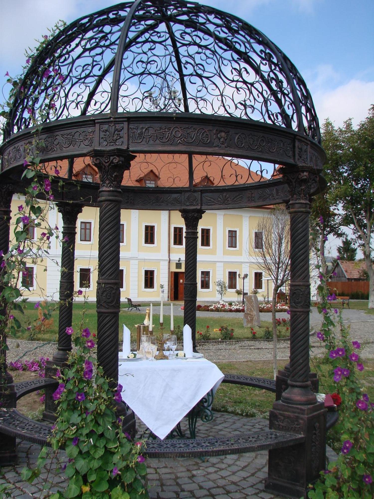 Castel Haller Ogra Exterior photo