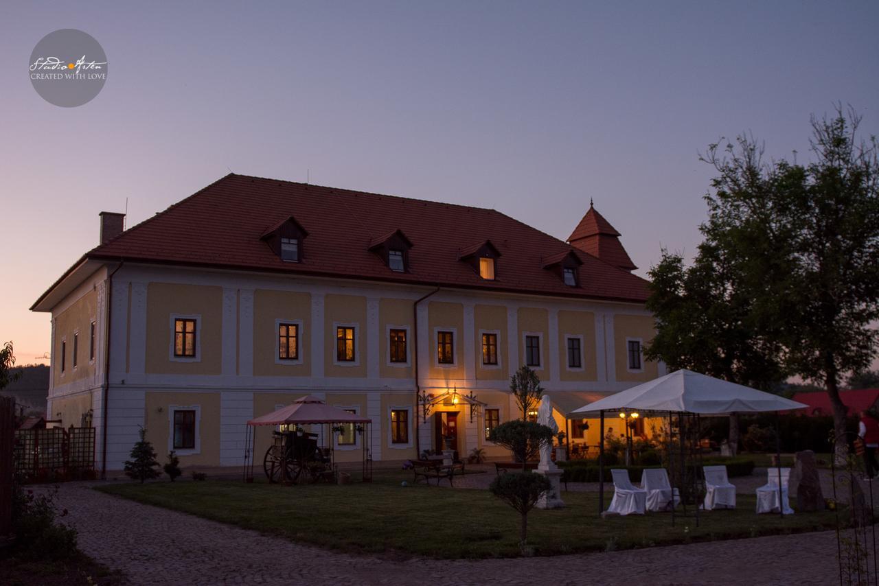 Castel Haller Ogra Exterior photo